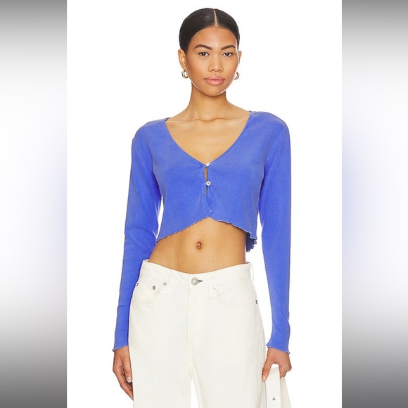 Brand new Cropped love sleeve top in Ocean Blue
By Tularosa - Picture 1 of 3